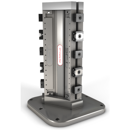 Kolmella kiskolla image