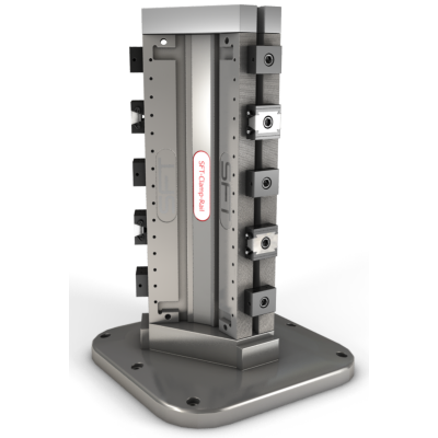 Kolmella kiskolla image